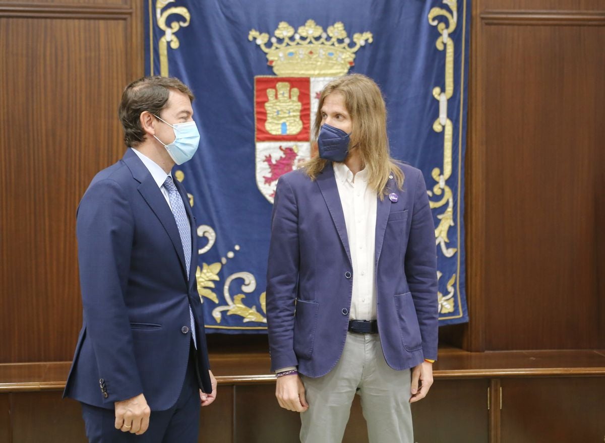 Ronda de reuniones del presidente de la Junta con los grupos y partidos con representación en las Cortes