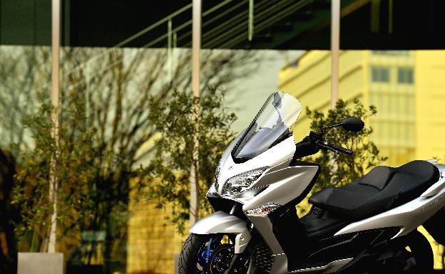 El Suzuki Burgman 400 gana el diseño y eficiencia