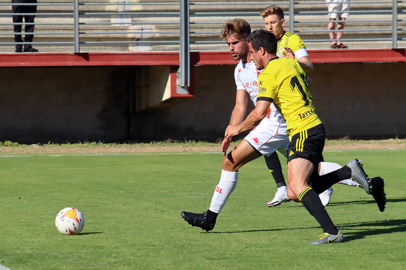 El conjunto leonés se ha impuesto por dos goles a uno al Oviedo en las primeras impresiones de muchos fichajes culturalistas