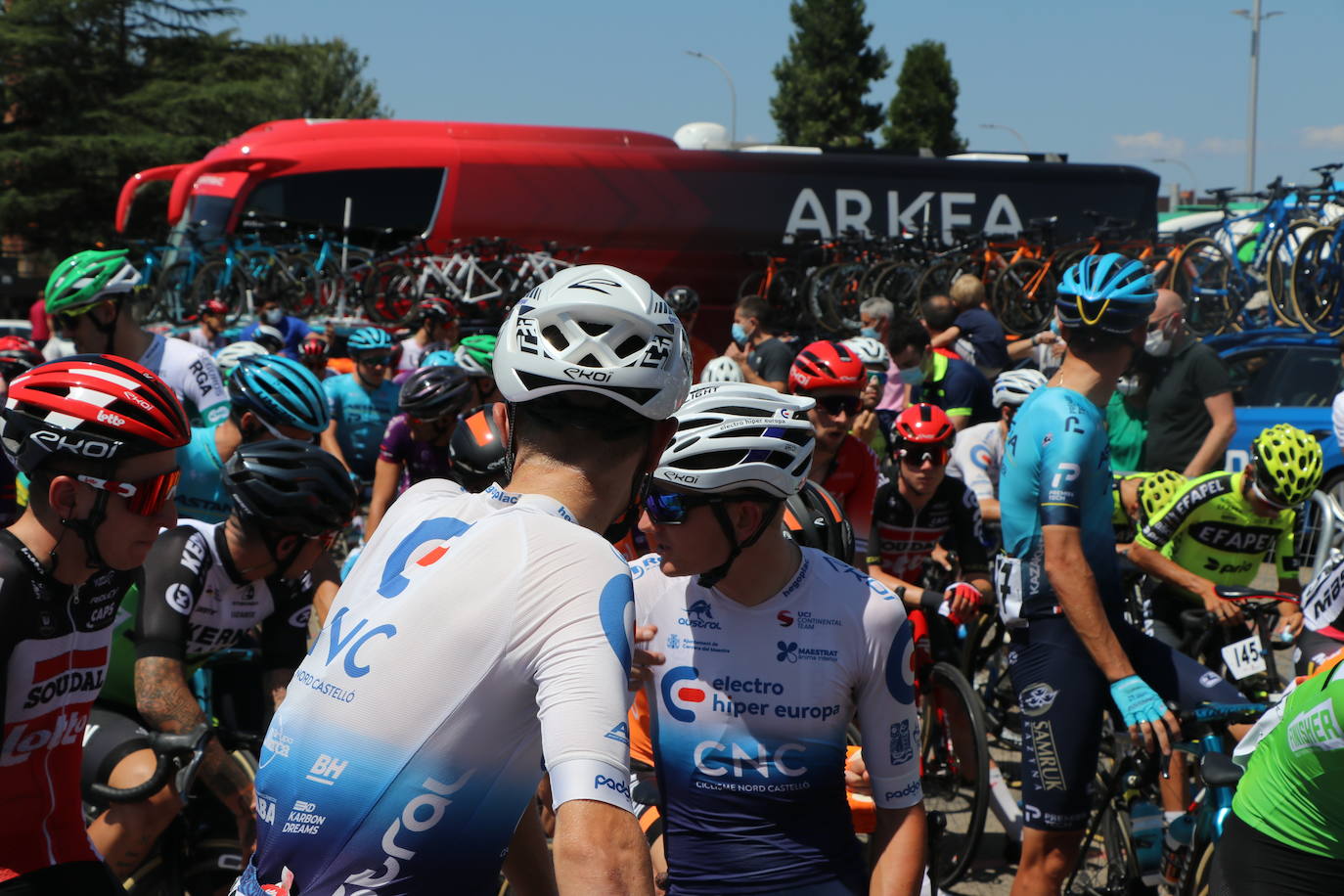 150 ciclistas han comenzado esta carrera que tendrá fin en Ponferrada.