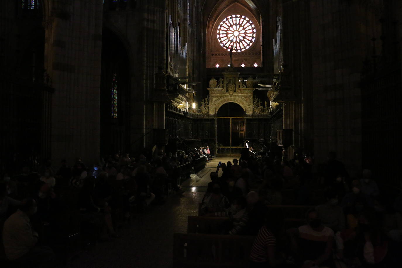 El 'Ciclo Internacional de Órgano Catedral de León' ha clausurado este sábado su primera edición con un concierto en el que la intérprete leonesa Sara Johnson ha completado el aforo permitido para deleitar a un público que ha llenado la asistencia