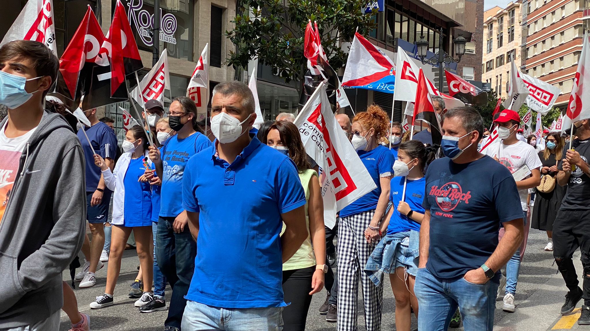 Más de 2.000 personas se han concentrado en contra de los 400 despidos en la empresa LM