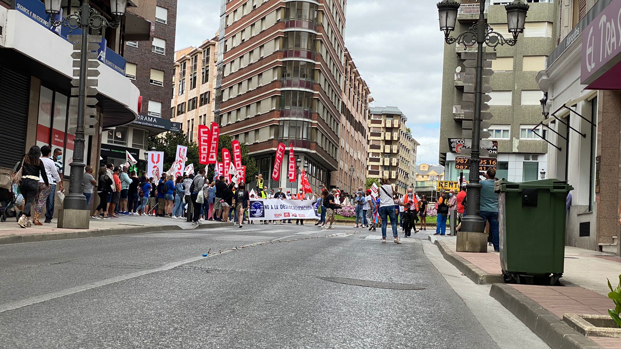 Más de 2.000 personas se han concentrado en contra de los 400 despidos en la empresa LM