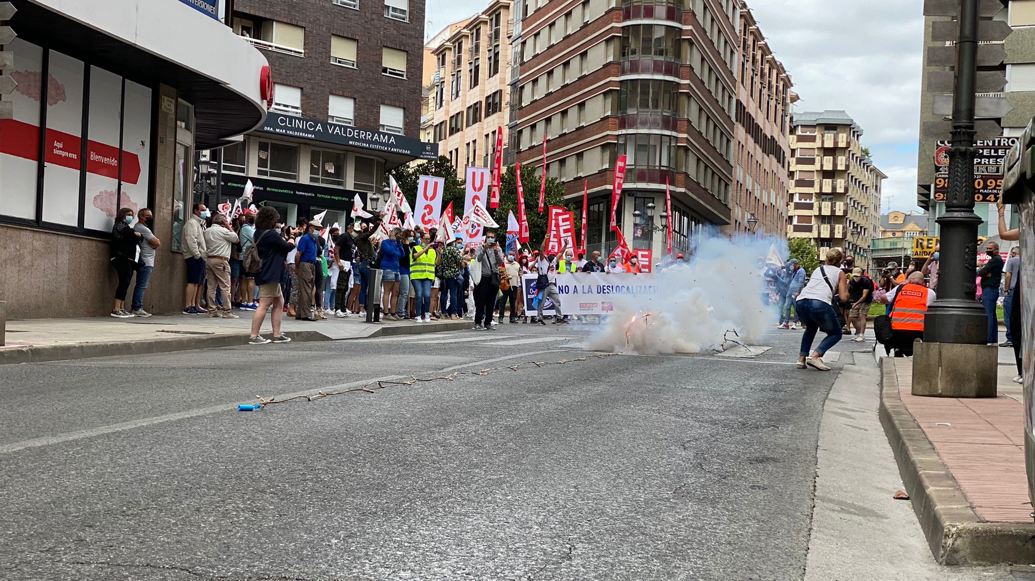 Más de 2.000 personas se han concentrado en contra de los 400 despidos en la empresa LM