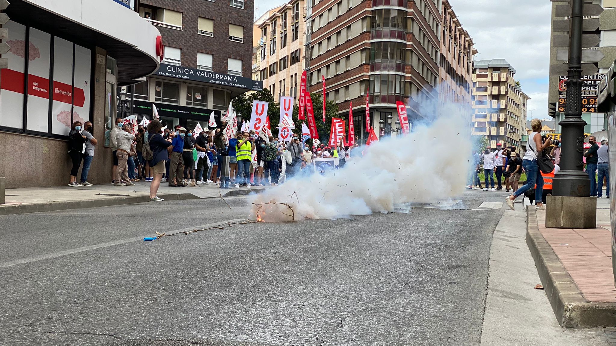 Más de 2.000 personas se han concentrado en contra de los 400 despidos en la empresa LM