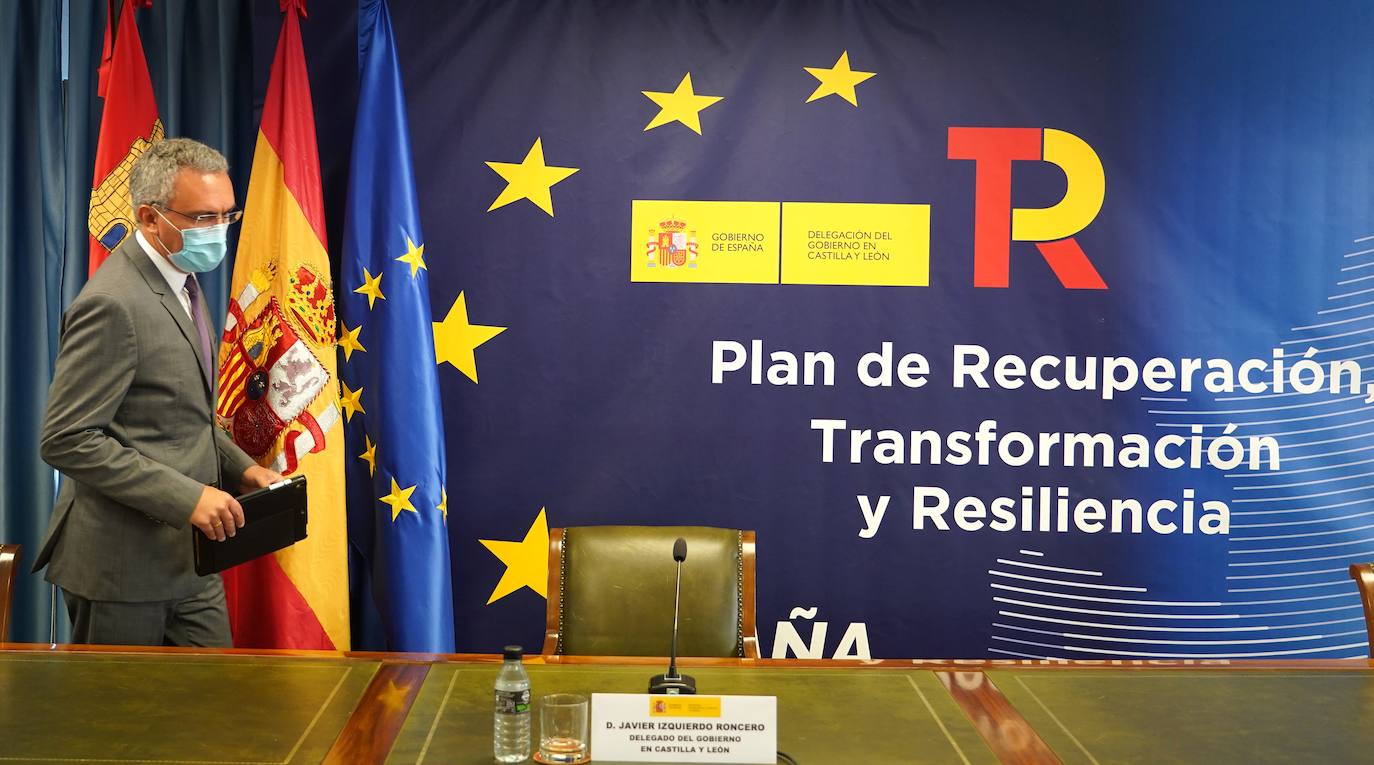 El delegado de Gobierno Javier Izquierdo presenta e del Plan de Recuperación Transformación y Resiliencia.