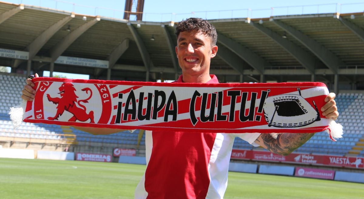 El centrocampista vasco ha sido presentado este viernes como nuevo jugador de la Cultural.