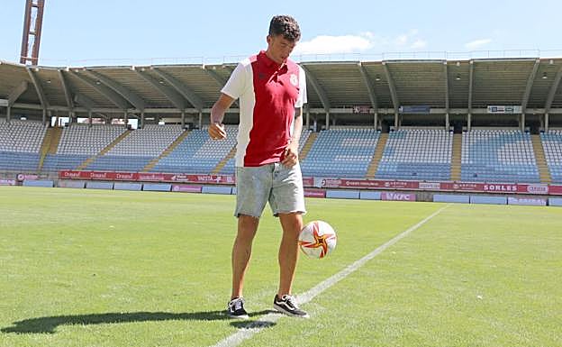 Galería. Cerrajería, en su presentación como nuevo jugador de la Cultural.