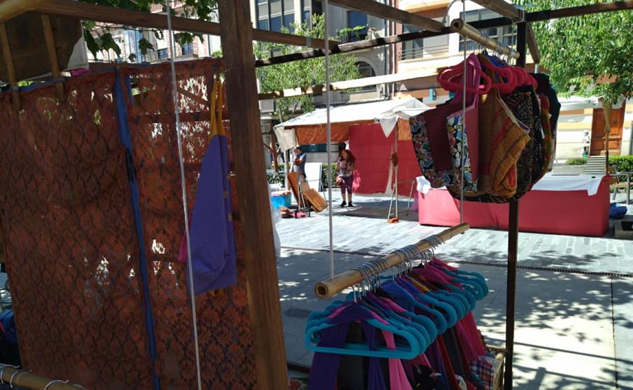 Imagen del mercadillo del festival.