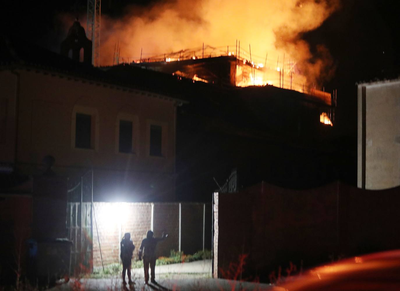 Incendio en el monasterio de la Virgen de Alconada en Ampudia. 