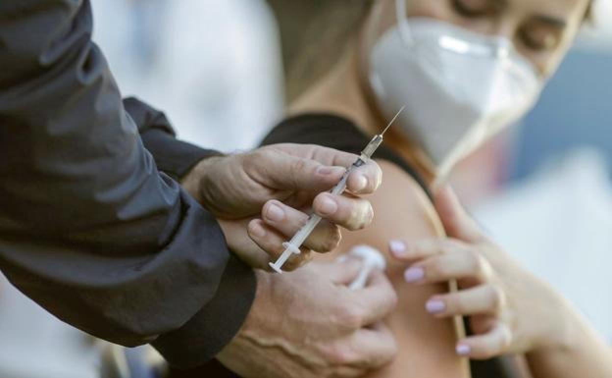 India autoriza vacuna unidosis de Johnson & Johnson contra covid-19