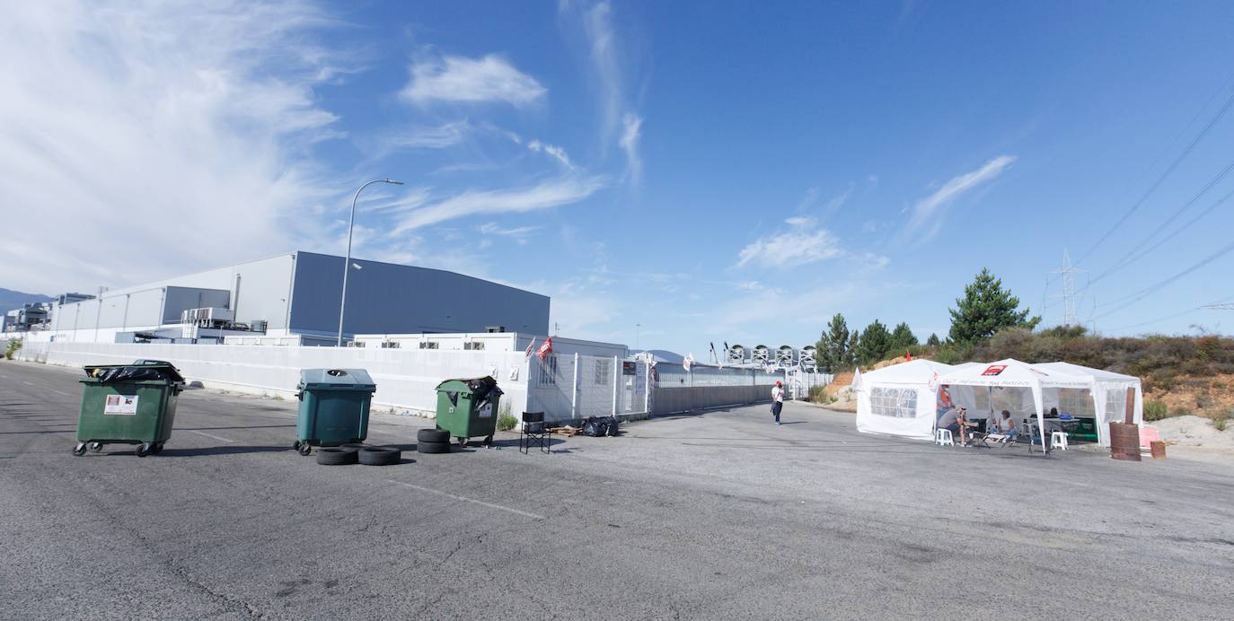 Fotos: Primera jornada de huelga general en la factoría LM