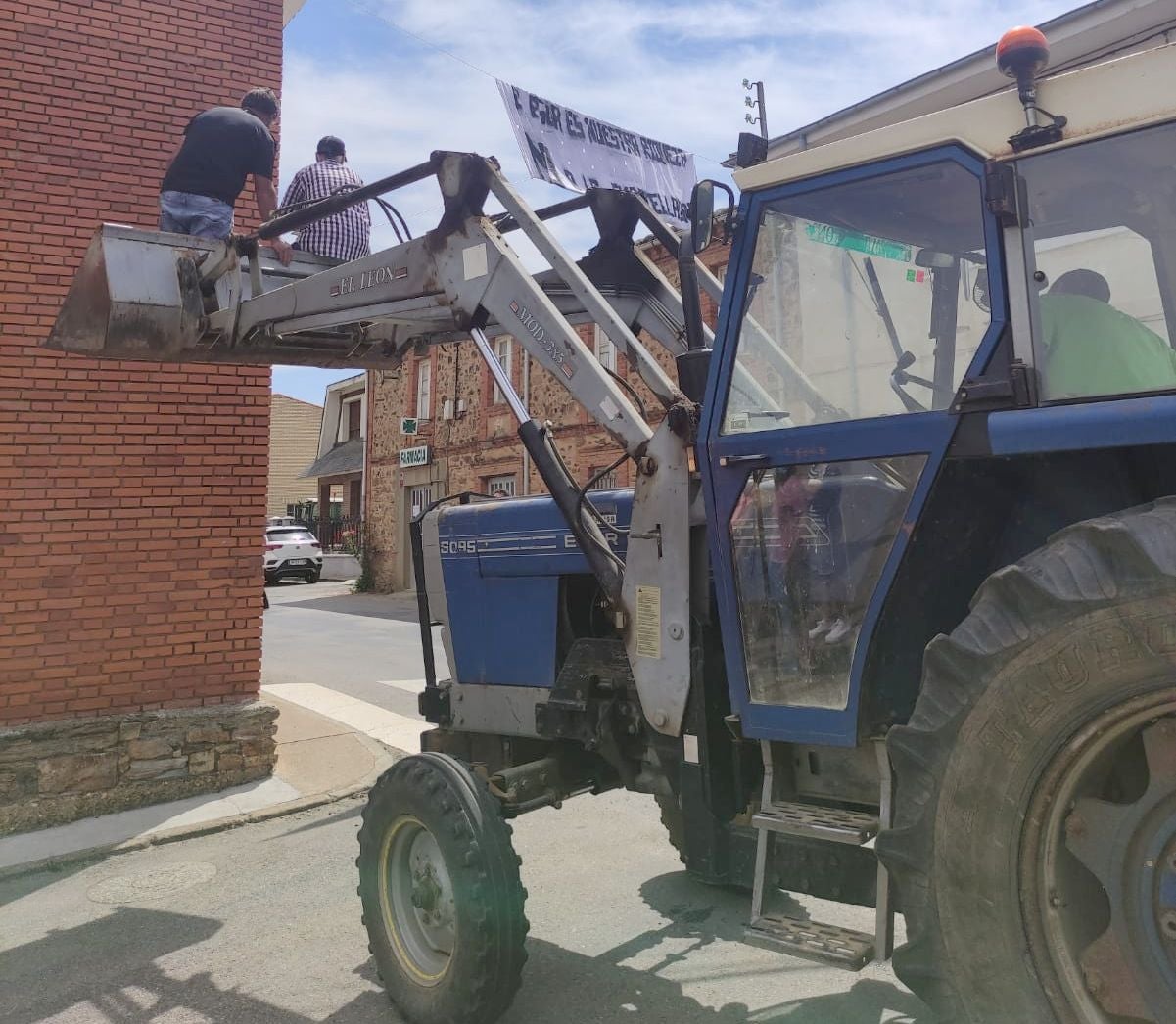 Quintana y Congosto lleva a la calle su rechazo al proyecto de planta embotelladora. 