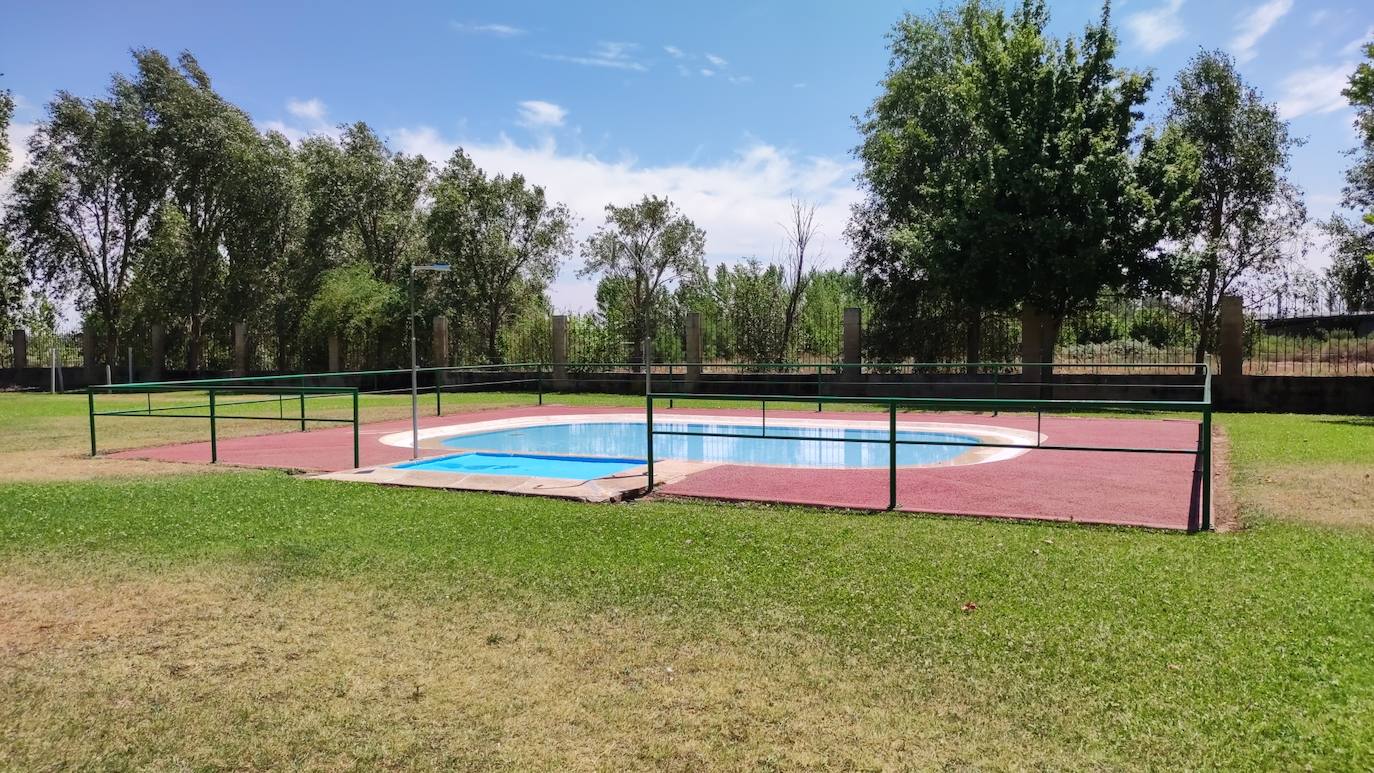 Fotos: Las piscinas de Toral de los Guzmanes, un remanso de paz