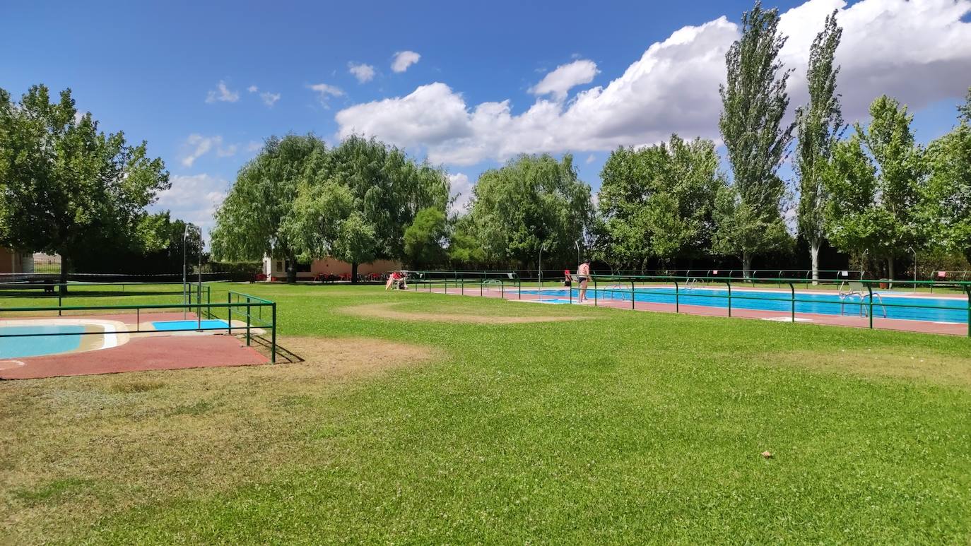Fotos: Las piscinas de Toral de los Guzmanes, un remanso de paz