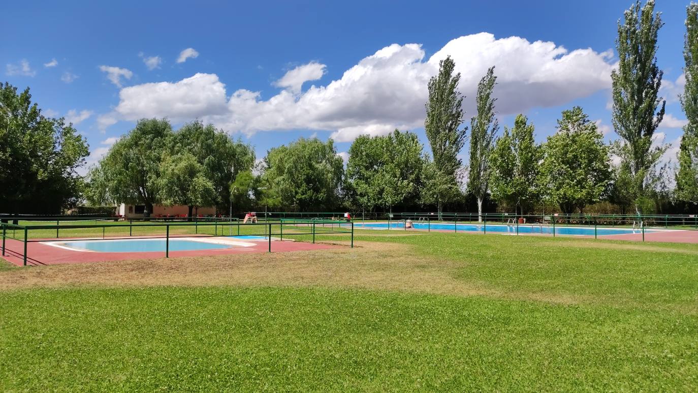 Fotos: Las piscinas de Toral de los Guzmanes, un remanso de paz
