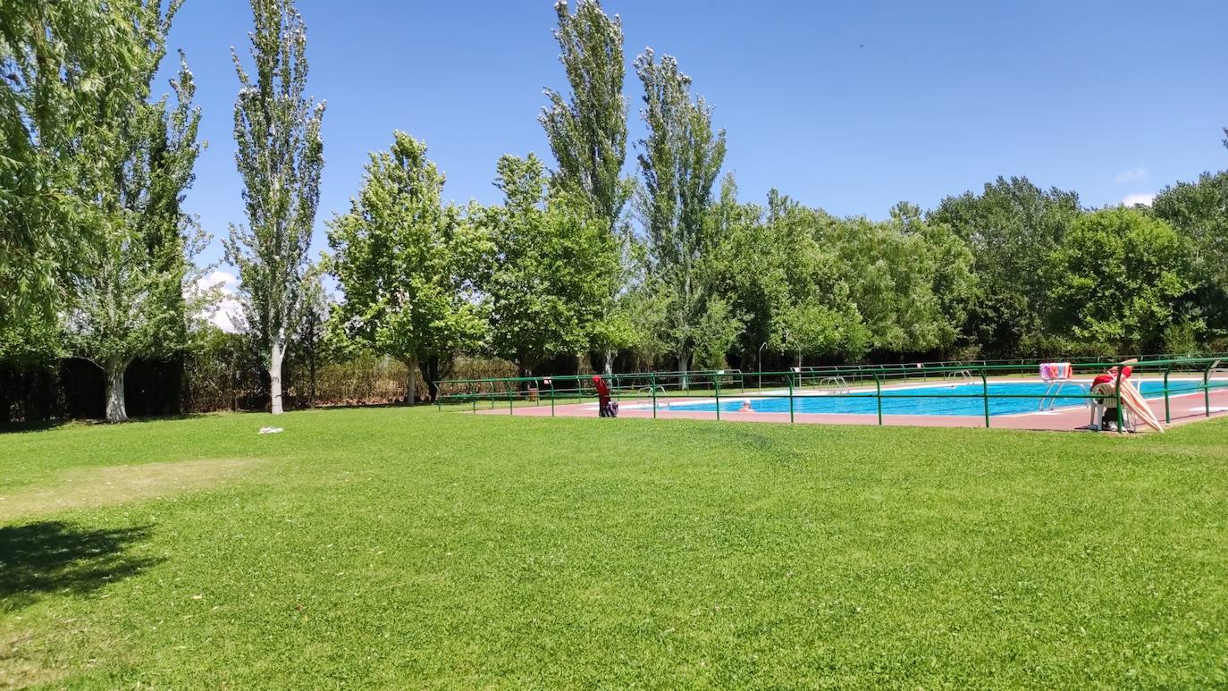 Fotos: Las piscinas de Toral de los Guzmanes, un remanso de paz