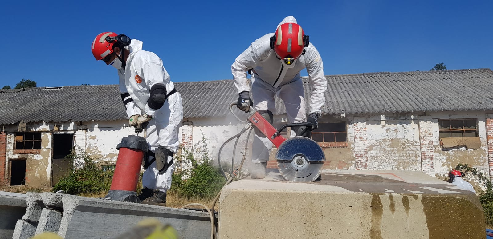 Varios efectivos realizan jornadas de instrucción en rescates urbanos.