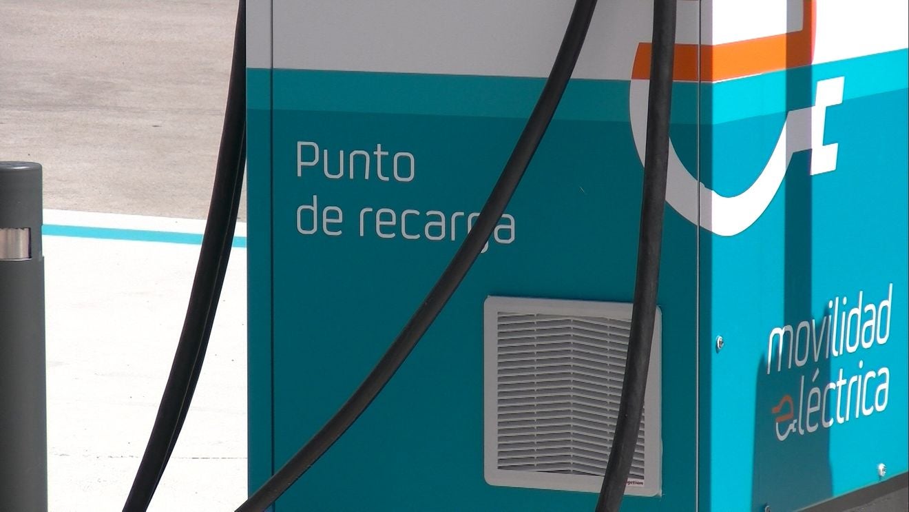 Repsol prueba en León sus primeras electrolineras para impulsar la recarga de vehículos eléctricos. 