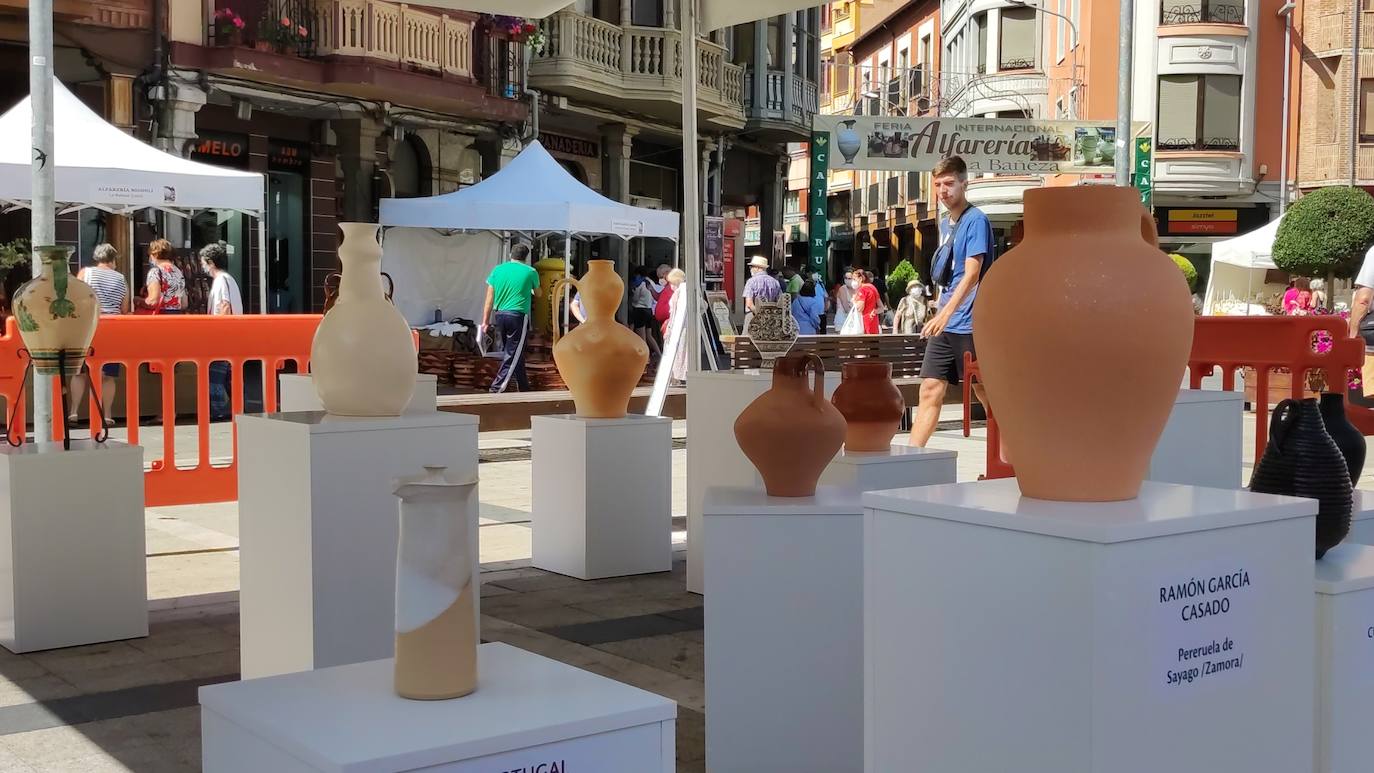 La feria artesana se celebra estos días en la ciudad leonesa.