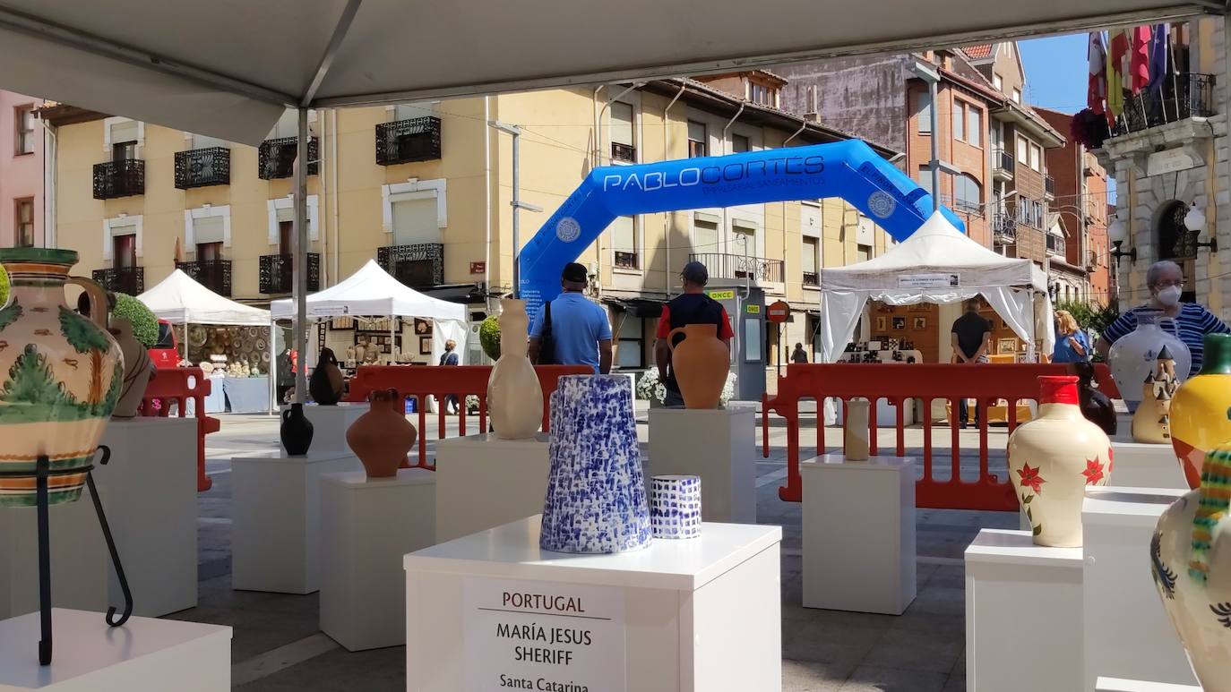 La feria artesana se celebra estos días en la ciudad leonesa.