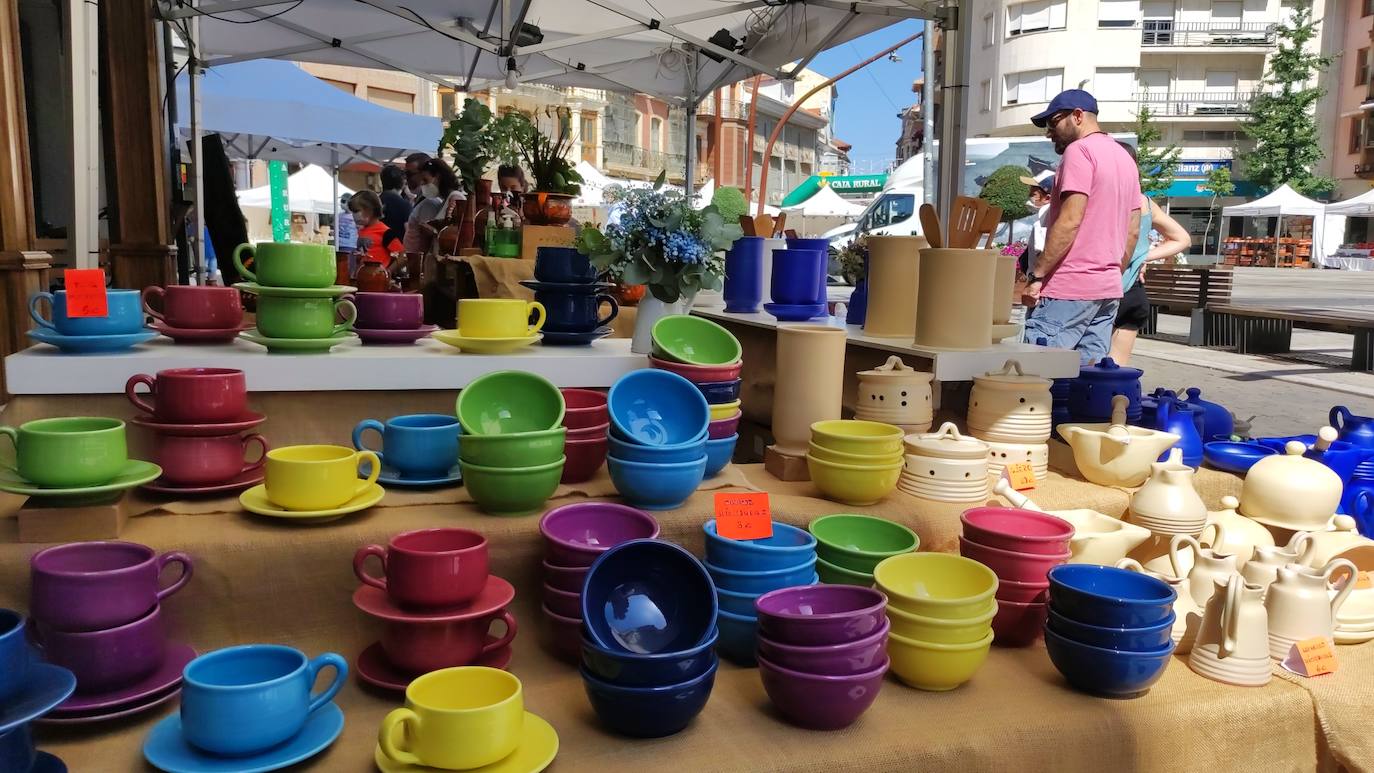 La feria artesana se celebra estos días en la ciudad leonesa.