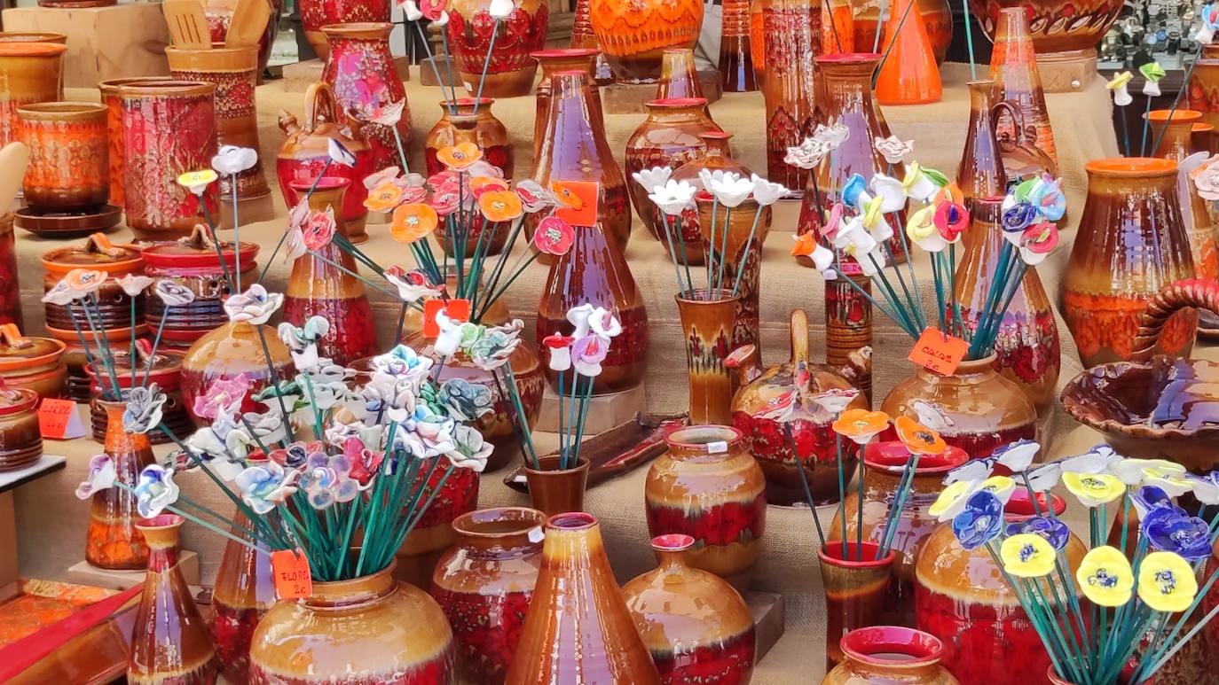 La feria artesana se celebra estos días en la ciudad leonesa.