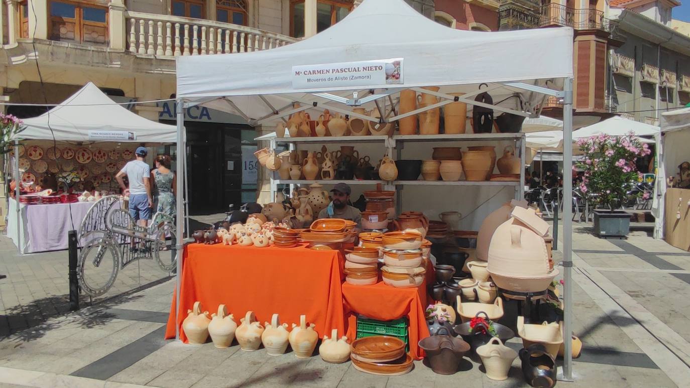 La feria artesana se celebra estos días en la ciudad leonesa.