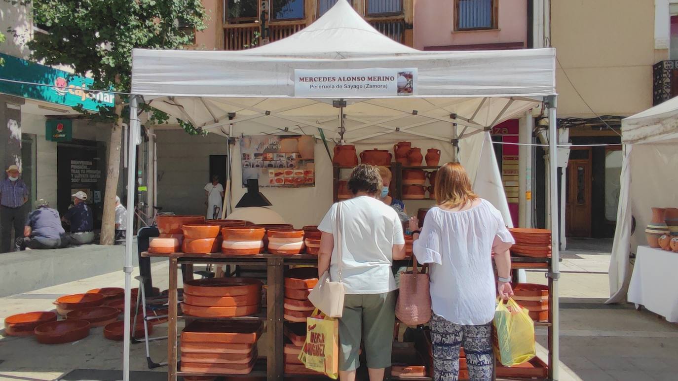 La feria artesana se celebra estos días en la ciudad leonesa.