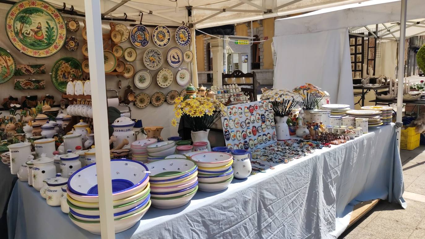 La feria artesana se celebra estos días en la ciudad leonesa.