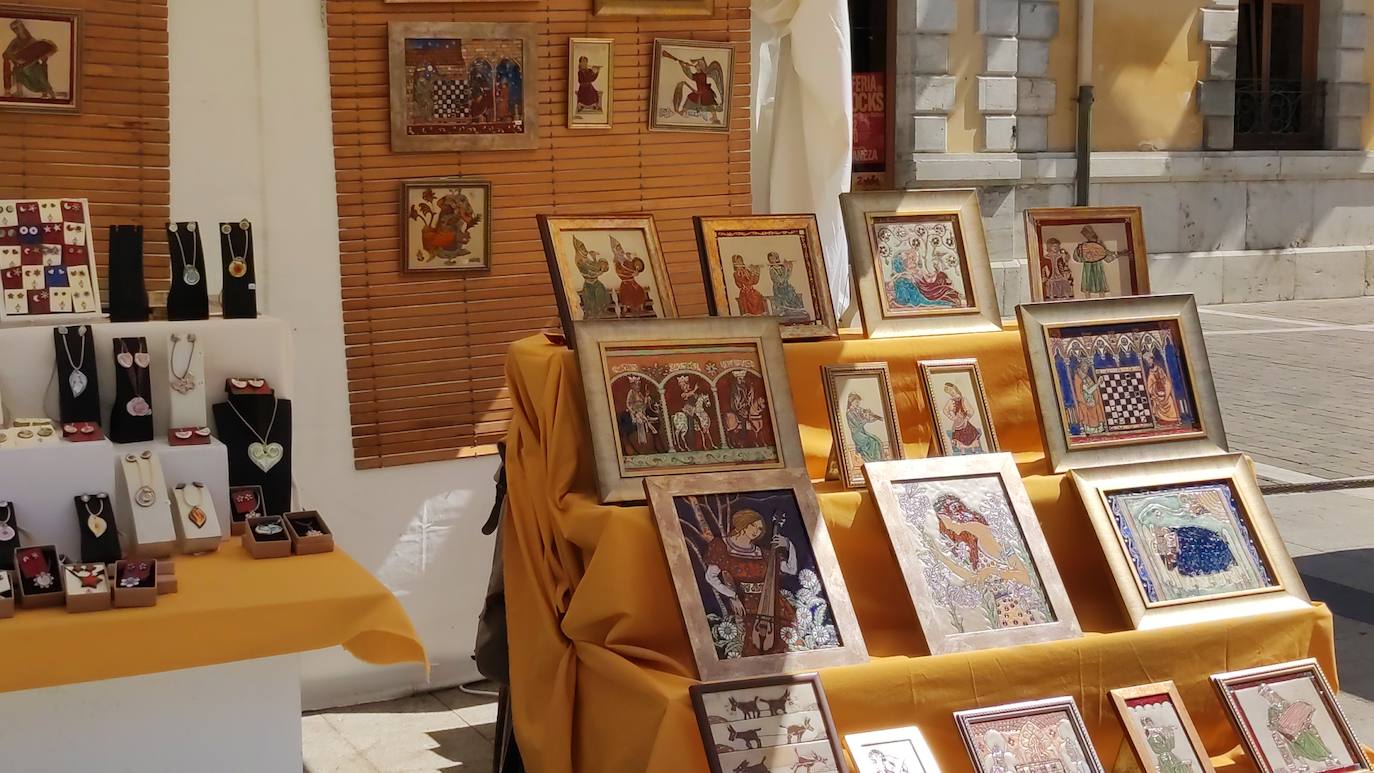 La feria artesana se celebra estos días en la ciudad leonesa.