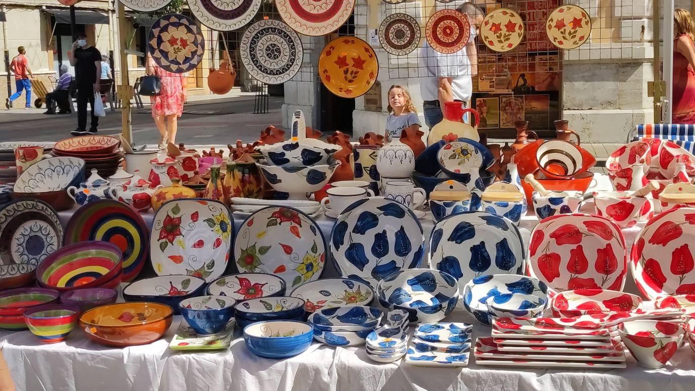 La feria artesana se celebra estos días en la ciudad leonesa.