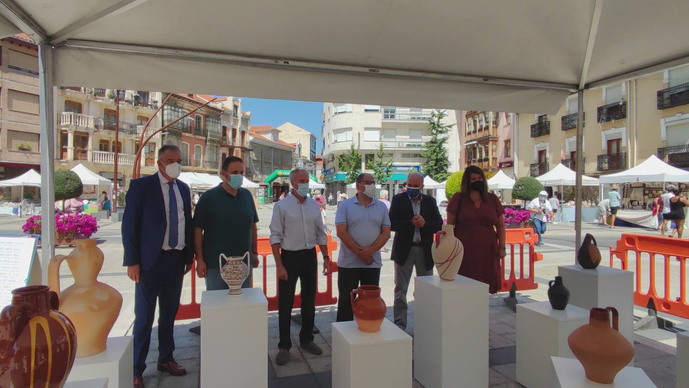 La feria artesana se celebra estos días en la ciudad leonesa.