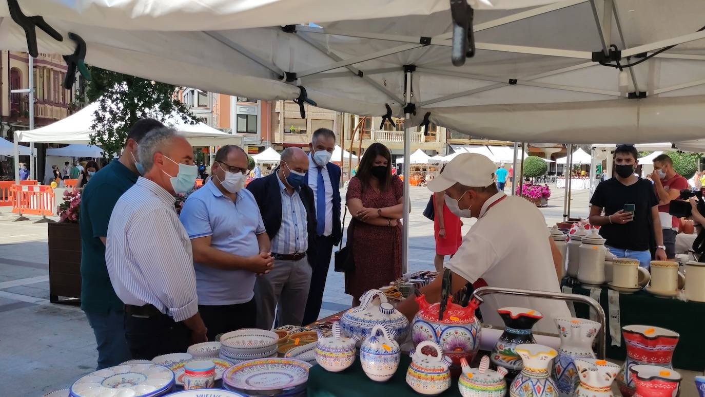 La feria artesana se celebra estos días en la ciudad leonesa.