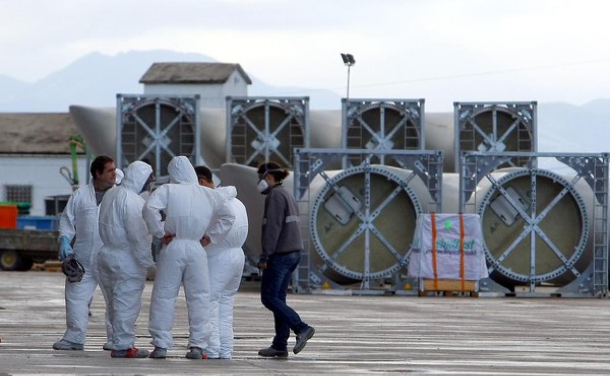 Trabajadores de la planta de LM Windpower en Santo Tomás de las Ollas.