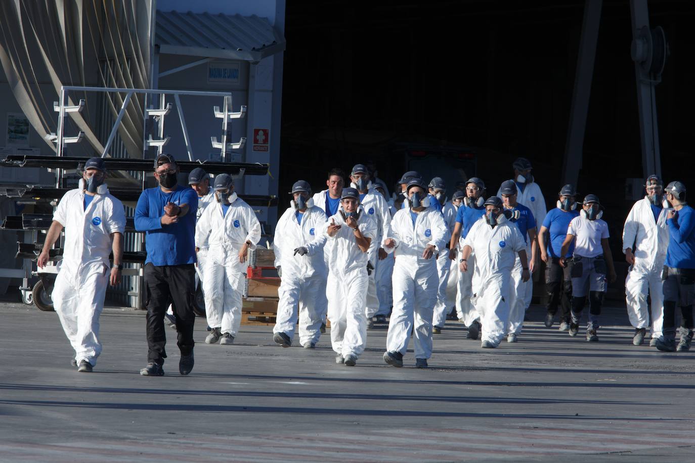 Los trabajadores deben decidir si aceptan el acuerdo de la empresa en la negociación.