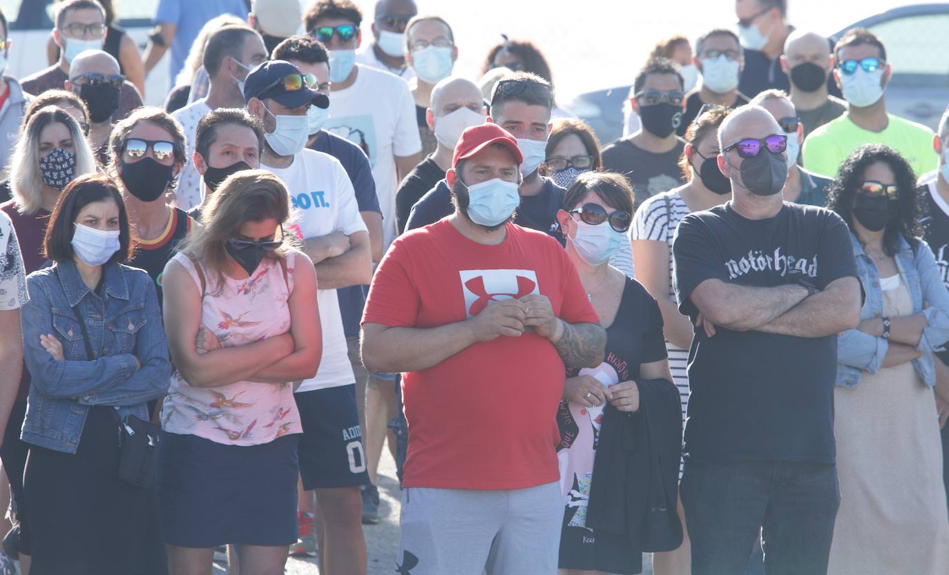 Los trabajadores deben decidir si aceptan el acuerdo de la empresa en la negociación.