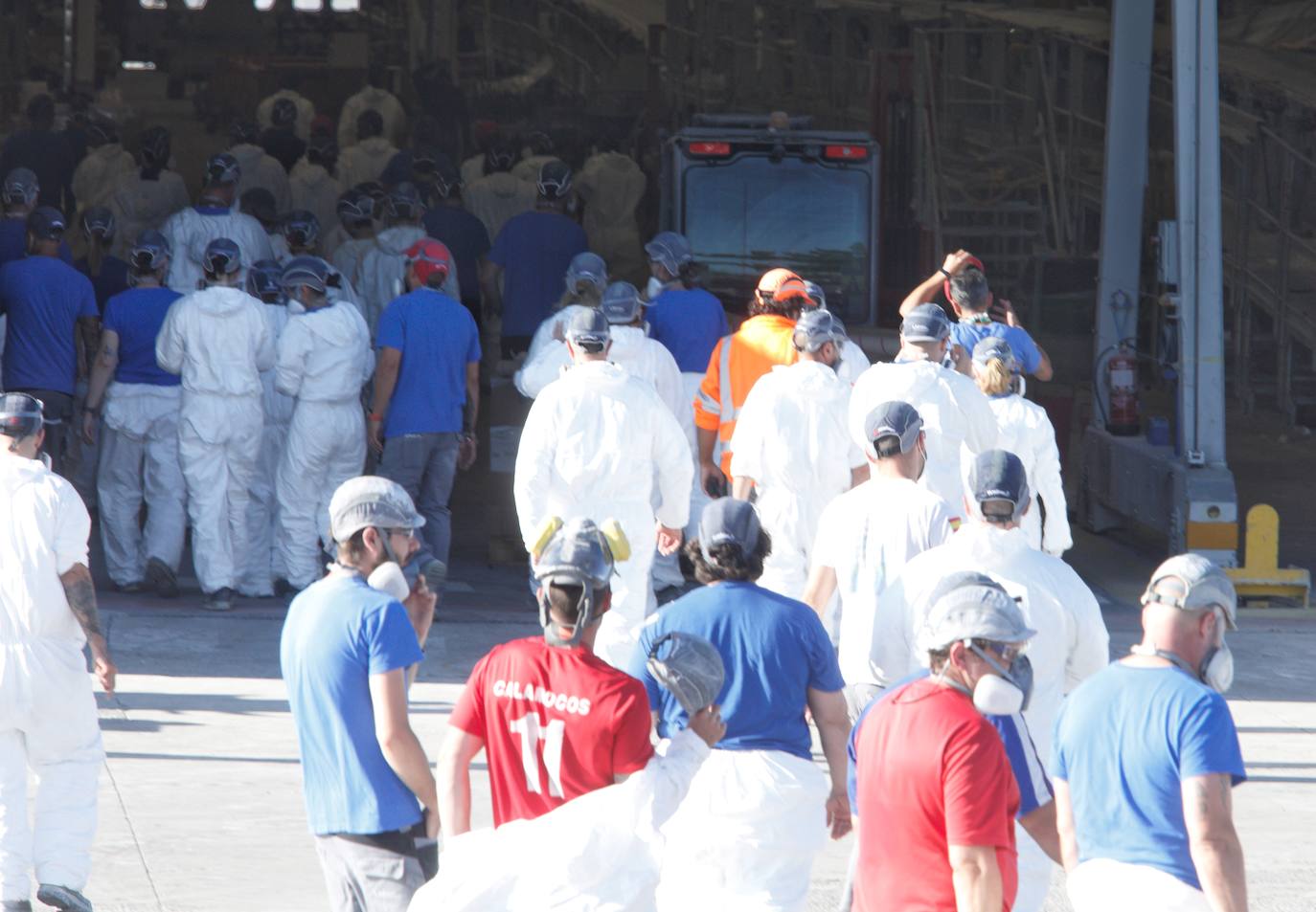 Los trabajadores deben decidir si aceptan el acuerdo de la empresa en la negociación.