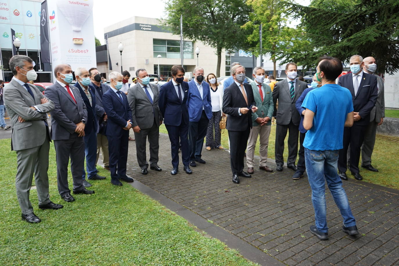 Una delegación leonesa expone las bonanzas de la provincia y reclama mejoras para ambos territorios.