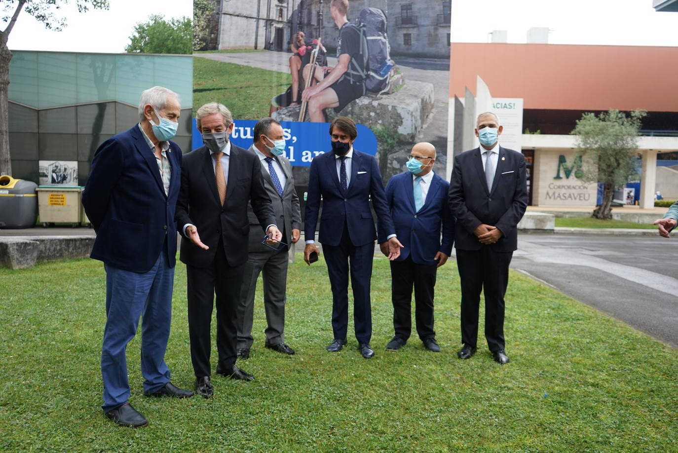 Una delegación leonesa expone las bonanzas de la provincia y reclama mejoras para ambos territorios.