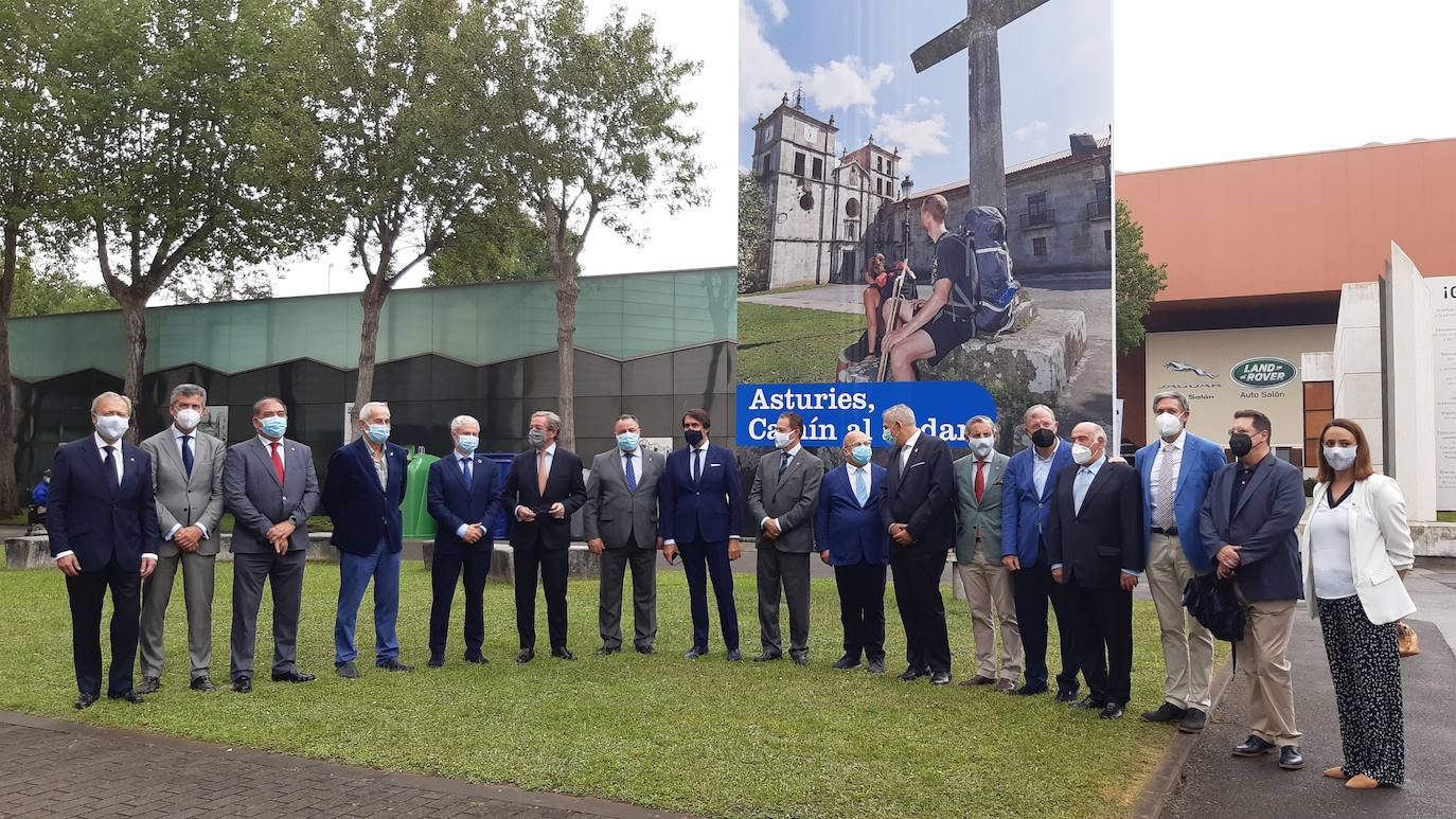 Una delegación leonesa expone las bonanzas de la provincia y reclama mejoras para ambos territorios.