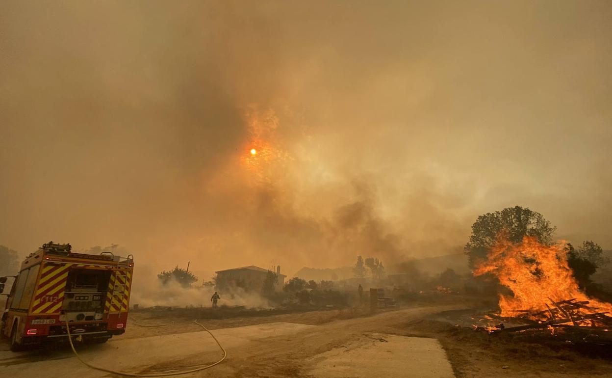 Incendio forestal activo en Castilla y León.