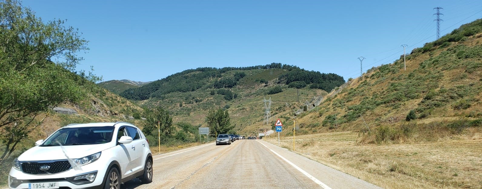 El fuego, de nivel 1 según las autoridades, ha provocado retenciones en la N-630. 