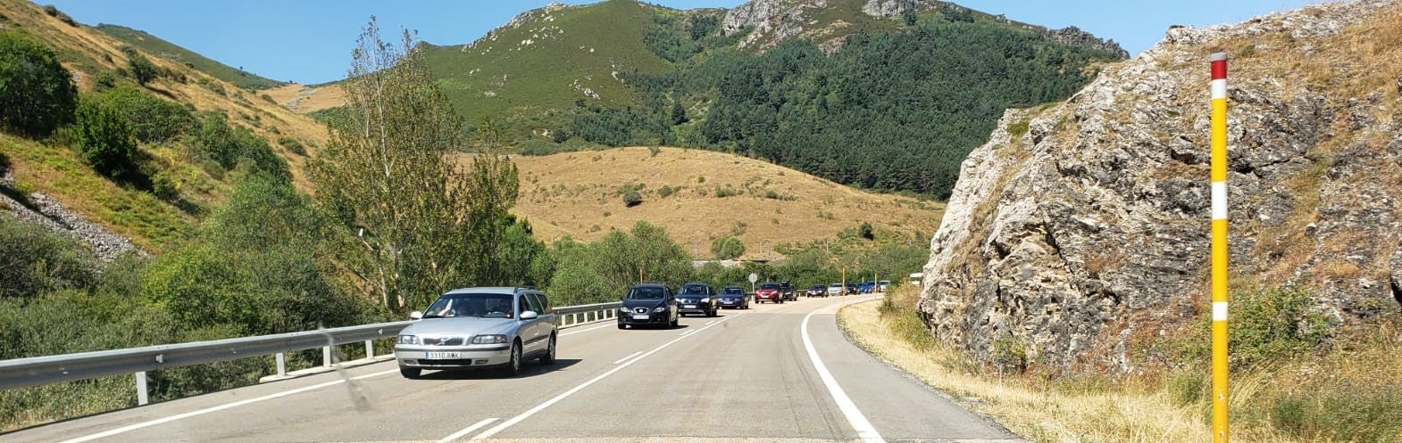 El fuego, de nivel 1 según las autoridades, ha provocado retenciones en la N-630. 