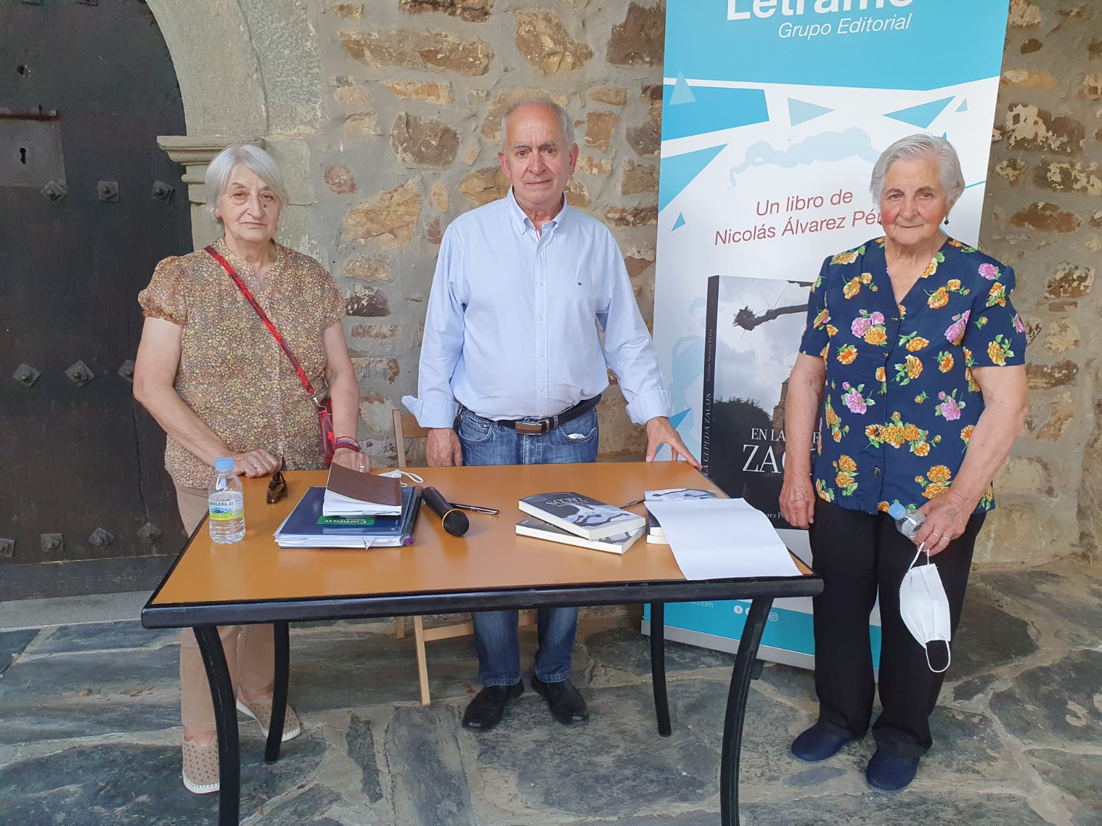 El escritor Nicolás Álvarez celebra una jornada de conferencia sobre el libro de la localidad.