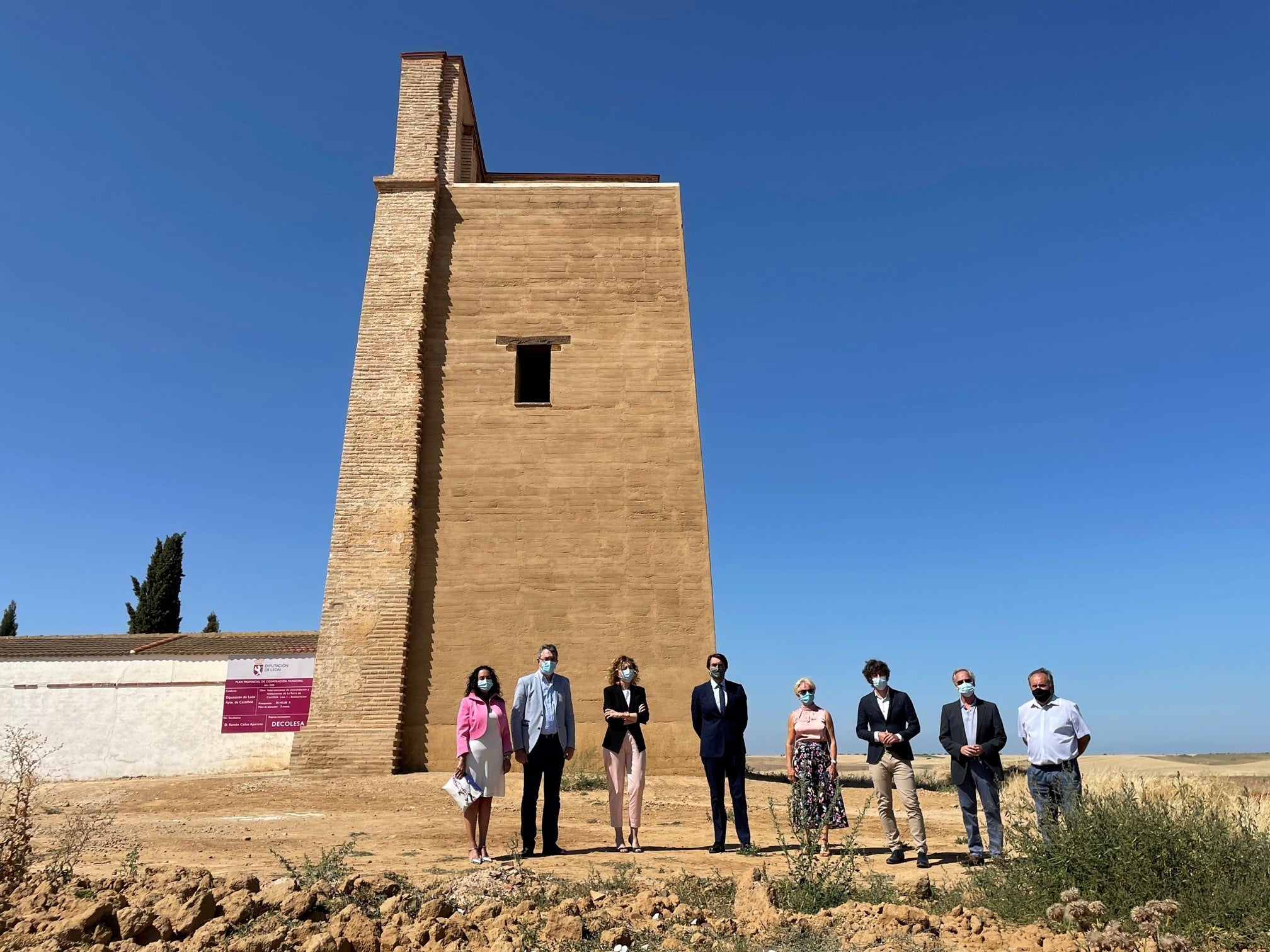 Imagen de la torre-cementerio de Castilfalé.