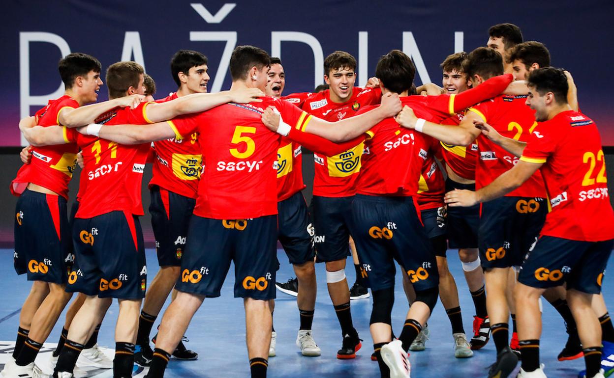 Los miembros del equipo español celebran el pase a semifinales.