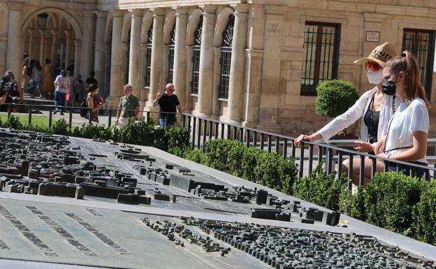 Galería. Los turistas descubren las joyas de León.