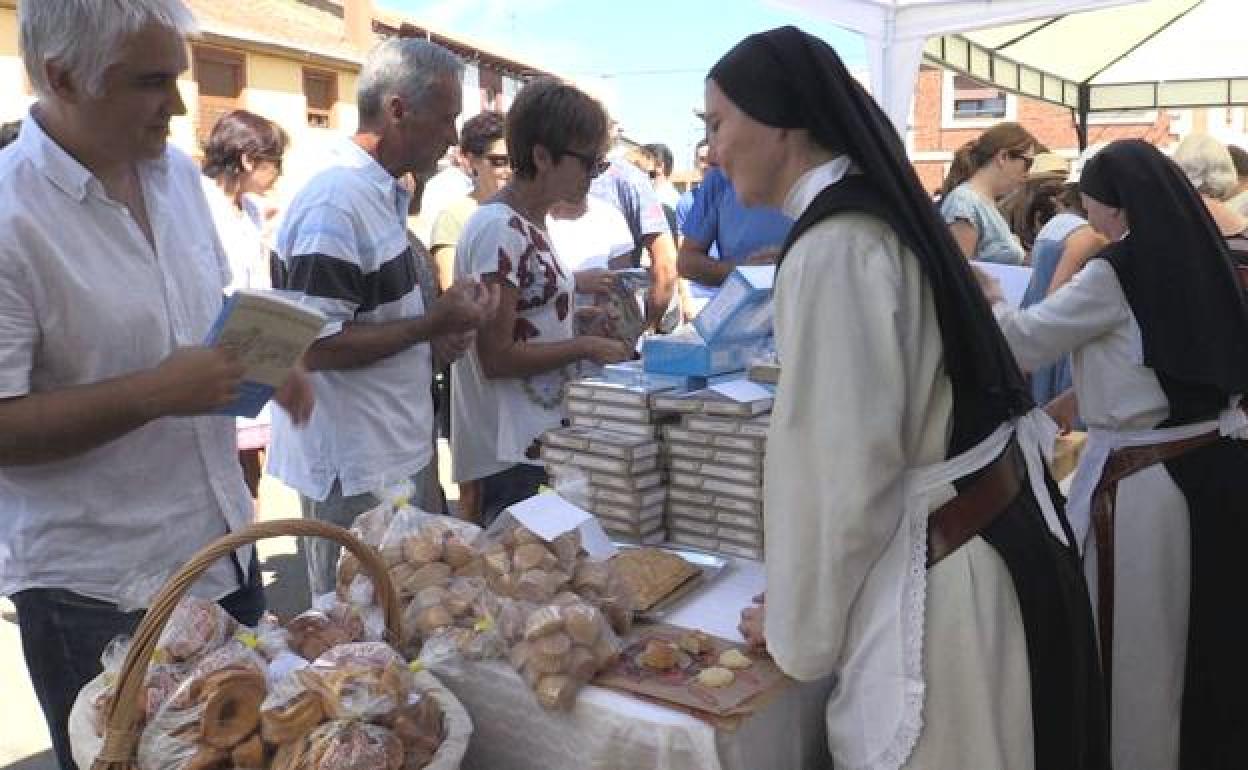 Una edición anterior de la Feria de los Dulces de Convento de Gradefes.