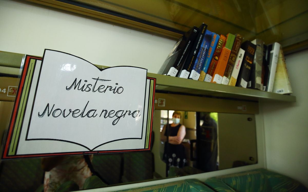El antiguo vagón restaurante cedido en 2012 al Ayuntamiento de Toral de los Vados revive como espacio de disfrute para la lectura